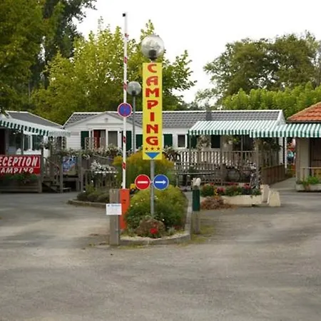 Le Plein Air Neuvicois Kamp alanı