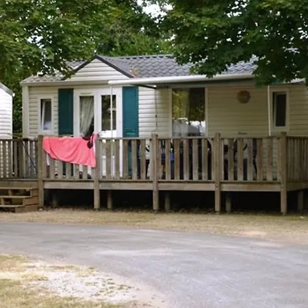 Kamp alanı Le Plein Air Neuvicois 3*