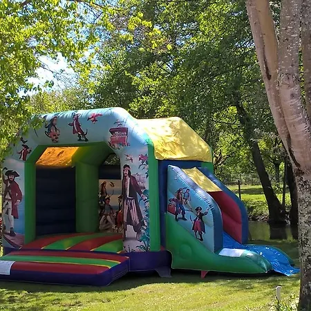 Le Plein Air Neuvicois Kamp alanı 3*